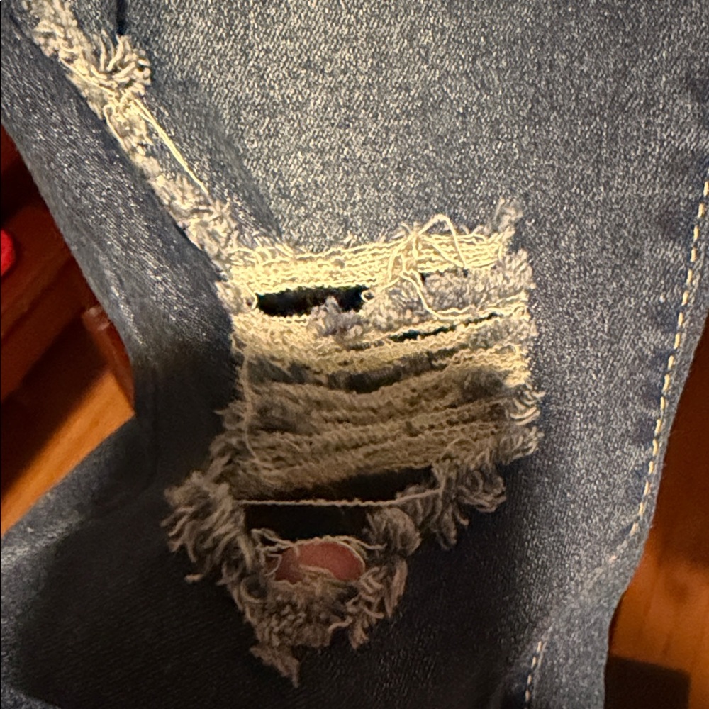 Trendy Button-Fly Distressed Jeans - Picture 6 of 7